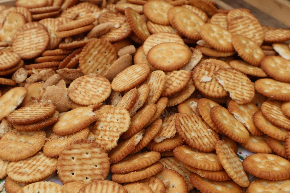 Crackers crocanți cu urzici și susan