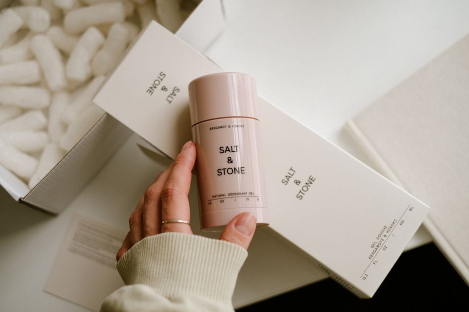 Deodorant natural cu urzică: cremă blândă fără aluminiu