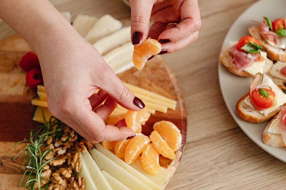 Finger food cu urzici pentru cei mici: biluțe moi de urzici și brânză
