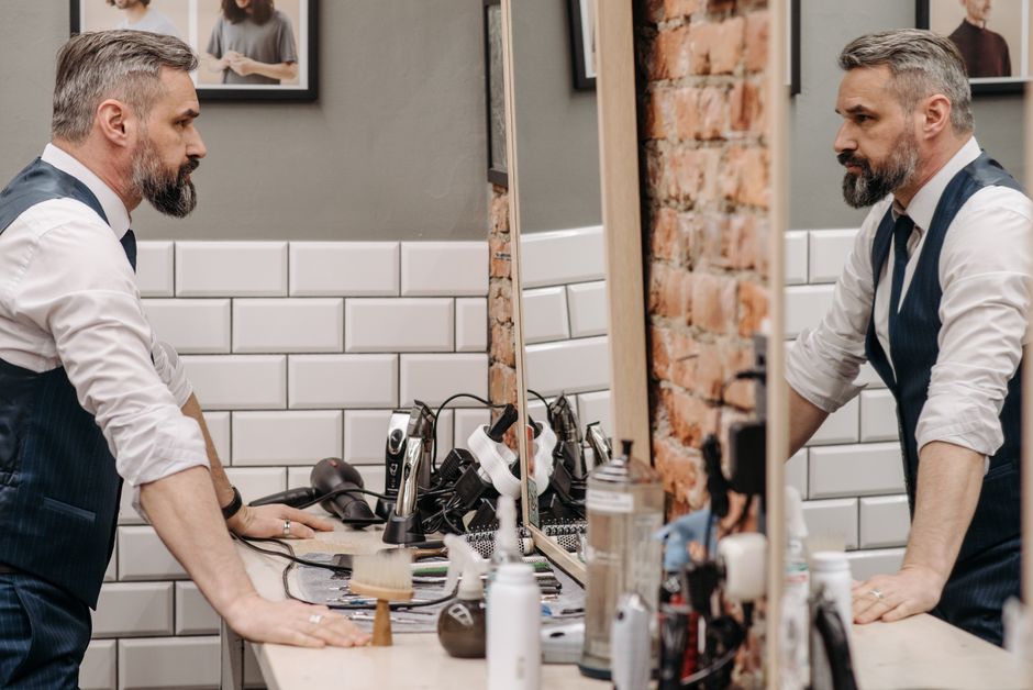 Grooming cu urzică pentru bărbați: rutină completă păr, barbă, piele