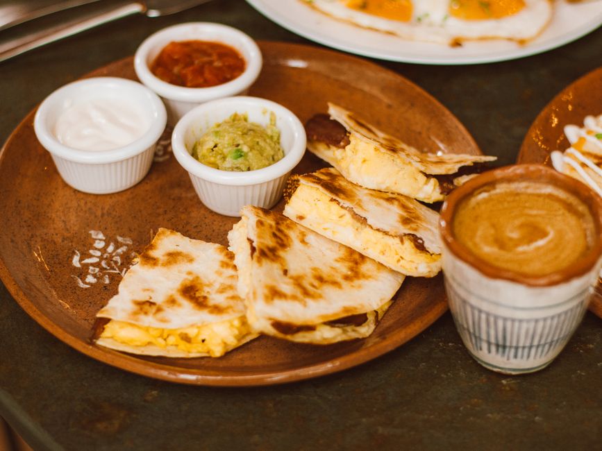 Quesadilla cu urzici și brânză