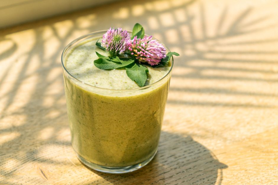 Smoothie cu urzici pentru copii: verde dulce cu banană și măr