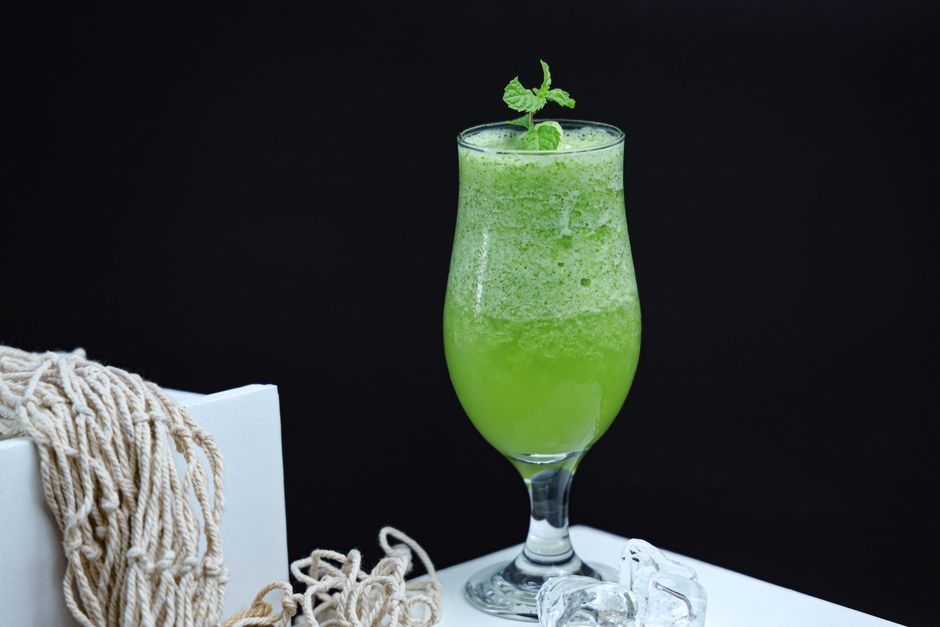 Suc verde cu urzici, energie de primăvară într-un pahar