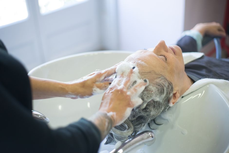 Ulei de masaj pentru scalp cu urzică: ritual pentru rădăcini puternice
