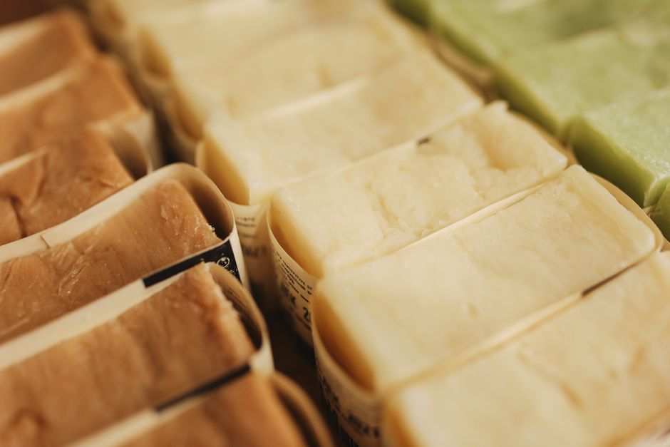 Săpun natural cu urzică: rețetă și metoda melt and pour sigură